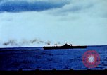 Standbild Japanische Kamikaze Flugzeug Angriff Pazifik, 1945, aus Sekunde 12 historischem Filmmaterial Videoclip 65675050810