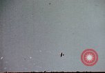 Standbild Japanische Kamikaze Flugzeug Angriff Pazifik, 1945, aus Sekunde 22 historischem Filmmaterial Videoclip 65675050810