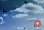 Standbild Japanische Kamikaze Flugzeug Angriff Pazifik, 1945, aus Sekunde 26 historischem Filmmaterial Videoclip 65675050810