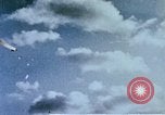 Standbild Japanische Kamikaze Flugzeug Angriff Pazifik, 1945, aus Sekunde 29 historischem Filmmaterial Videoclip 65675050810