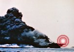Immagine di La masterizzazione di nave da guerra Oceano Pacifico, 1945, secondo 6 filmato di repertorio 65675050821