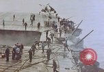 Image séquelles de kamikaze attaque sur USS Enterprise Océan Pacifique, 1945, de la seconde 8 séquences d'archives historiques vidéo 65675050831
