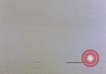 Image séquelles de kamikaze attaque sur USS Enterprise Océan Pacifique, 1945, de la seconde 18 séquences d'archives historiques vidéo 65675050831