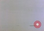 Image séquelles de kamikaze attaque sur USS Enterprise Océan Pacifique, 1945, de la seconde 19 séquences d'archives historiques vidéo 65675050831