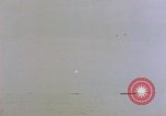 Image séquelles de kamikaze attaque sur USS Enterprise Océan Pacifique, 1945, de la seconde 20 séquences d'archives historiques vidéo 65675050831