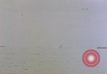 Image séquelles de kamikaze attaque sur USS Enterprise Océan Pacifique, 1945, de la seconde 26 séquences d'archives historiques vidéo 65675050831