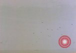 Image séquelles de kamikaze attaque sur USS Enterprise Océan Pacifique, 1945, de la seconde 29 séquences d'archives historiques vidéo 65675050831