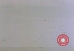 Image séquelles de kamikaze attaque sur USS Enterprise Océan Pacifique, 1945, de la seconde 30 séquences d'archives historiques vidéo 65675050831