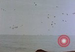 Image séquelles de kamikaze attaque sur USS Enterprise Océan Pacifique, 1945, de la seconde 36 séquences d'archives historiques vidéo 65675050831