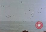 Image séquelles de kamikaze attaque sur USS Enterprise Océan Pacifique, 1945, de la seconde 38 séquences d'archives historiques vidéo 65675050831