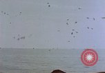 Image séquelles de kamikaze attaque sur USS Enterprise Océan Pacifique, 1945, de la seconde 39 séquences d'archives historiques vidéo 65675050831