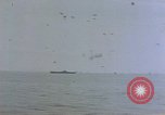 Image séquelles de kamikaze attaque sur USS Enterprise Océan Pacifique, 1945, de la seconde 40 séquences d'archives historiques vidéo 65675050831