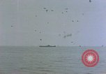Image séquelles de kamikaze attaque sur USS Enterprise Océan Pacifique, 1945, de la seconde 42 séquences d'archives historiques vidéo 65675050831