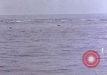 Standbild Überlebenden Pazifik, 1945, aus Sekunde 3 historischem Filmmaterial Videoclip 65675050858