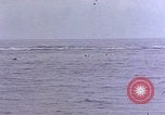 Standbild Überlebenden Pazifik, 1945, aus Sekunde 4 historischem Filmmaterial Videoclip 65675050858