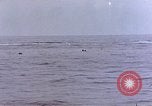 Standbild Überlebenden Pazifik, 1945, aus Sekunde 5 historischem Filmmaterial Videoclip 65675050858