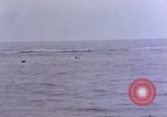 Standbild Überlebenden Pazifik, 1945, aus Sekunde 10 historischem Filmmaterial Videoclip 65675050858