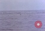 Standbild Überlebenden Pazifik, 1945, aus Sekunde 12 historischem Filmmaterial Videoclip 65675050858