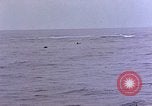Standbild Überlebenden Pazifik, 1945, aus Sekunde 15 historischem Filmmaterial Videoclip 65675050858