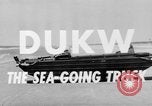 Image DUKWs United States USA, 1943, de la seconde 19 séquences d'archives historiques vidéo 65675050919