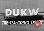 Image DUKWs United States USA, 1943, de la seconde 20 séquences d'archives historiques vidéo 65675050919