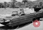 Standbild DUKWs United States USA, 1943, aus Sekunde 4 historischem Filmmaterial Videoclip 65675050920
