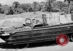 Standbild DUKWs United States USA, 1943, aus Sekunde 5 historischem Filmmaterial Videoclip 65675050920