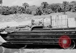 Standbild DUKWs United States USA, 1943, aus Sekunde 6 historischem Filmmaterial Videoclip 65675050920