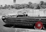 Standbild DUKWs United States USA, 1943, aus Sekunde 7 historischem Filmmaterial Videoclip 65675050920