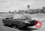 Standbild DUKWs United States USA, 1943, aus Sekunde 10 historischem Filmmaterial Videoclip 65675050920