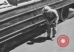 Standbild DUKWs United States USA, 1943, aus Sekunde 31 historischem Filmmaterial Videoclip 65675050920