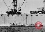 Immagine di DUKWs Guadalcanal nelle Isole Salomone, 1943, secondo 26 filmato di repertorio 65675050925
