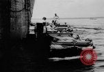 Immagine di DUKWs Guadalcanal nelle Isole Salomone, 1943, secondo 43 filmato di repertorio 65675050925