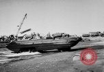 Immagine di DUKWs Guadalcanal nelle Isole Salomone, 1943, secondo 60 filmato di repertorio 65675050925