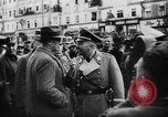 Standbild Hitler in Linz während der deutschen Anschluss Linz Österreich, 1938, aus Sekunde 9 historischem Filmmaterial Videoclip 65675050934