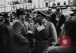 Standbild Hitler in Linz während der deutschen Anschluss Linz Österreich, 1938, aus Sekunde 11 historischem Filmmaterial Videoclip 65675050934