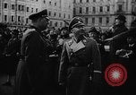 Standbild Hitler in Linz während der deutschen Anschluss Linz Österreich, 1938, aus Sekunde 15 historischem Filmmaterial Videoclip 65675050934