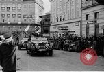 Standbild Hitler in Linz während der deutschen Anschluss Linz Österreich, 1938, aus Sekunde 20 historischem Filmmaterial Videoclip 65675050934