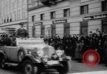 Standbild Hitler in Linz während der deutschen Anschluss Linz Österreich, 1938, aus Sekunde 24 historischem Filmmaterial Videoclip 65675050934