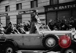Standbild Hitler in Linz während der deutschen Anschluss Linz Österreich, 1938, aus Sekunde 26 historischem Filmmaterial Videoclip 65675050934