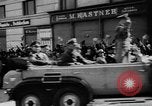 Standbild Hitler in Linz während der deutschen Anschluss Linz Österreich, 1938, aus Sekunde 27 historischem Filmmaterial Videoclip 65675050934