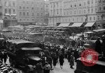 Standbild Hitler in Linz während der deutschen Anschluss Linz Österreich, 1938, aus Sekunde 29 historischem Filmmaterial Videoclip 65675050934