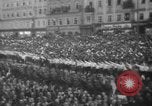 Standbild Hitler in Linz während der deutschen Anschluss Linz Österreich, 1938, aus Sekunde 43 historischem Filmmaterial Videoclip 65675050934