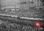 Standbild Hitler in Linz während der deutschen Anschluss Linz Österreich, 1938, aus Sekunde 44 historischem Filmmaterial Videoclip 65675050934