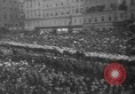 Standbild Hitler in Linz während der deutschen Anschluss Linz Österreich, 1938, aus Sekunde 45 historischem Filmmaterial Videoclip 65675050934