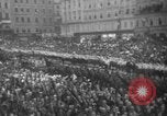Standbild Hitler in Linz während der deutschen Anschluss Linz Österreich, 1938, aus Sekunde 46 historischem Filmmaterial Videoclip 65675050934