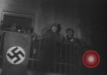 Standbild Hitler in Linz während der deutschen Anschluss Linz Österreich, 1938, aus Sekunde 58 historischem Filmmaterial Videoclip 65675050934