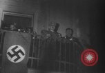 Standbild Hitler in Linz während der deutschen Anschluss Linz Österreich, 1938, aus Sekunde 59 historischem Filmmaterial Videoclip 65675050934