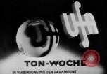 Standbild Parade begrüßt Hitler auf der Rückkehr von Österreich während Anschluss Berlin Deutschland, 1938, aus Sekunde 8 historischem Filmmaterial Videoclip 65675050936