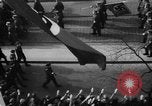 Standbild Parade begrüßt Hitler auf der Rückkehr von Österreich während Anschluss Berlin Deutschland, 1938, aus Sekunde 21 historischem Filmmaterial Videoclip 65675050936